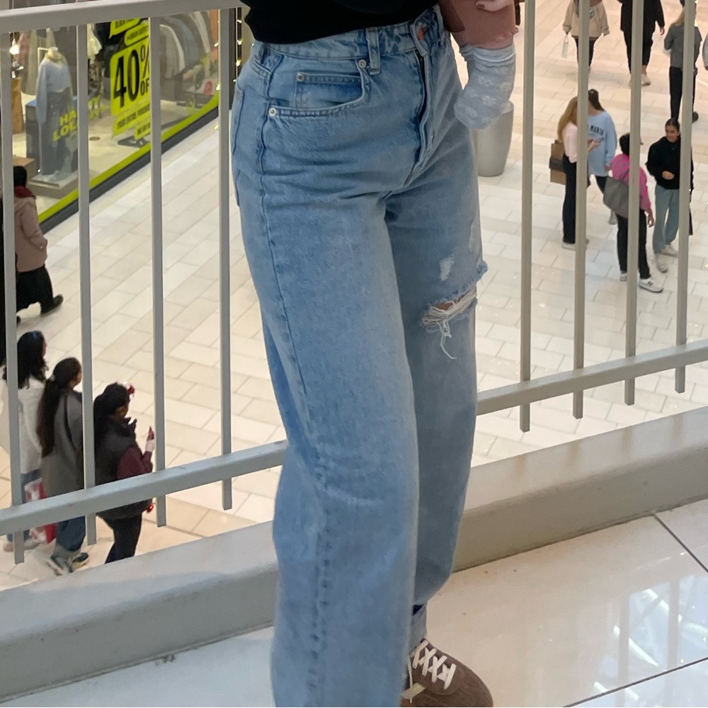 Loose mom jeans